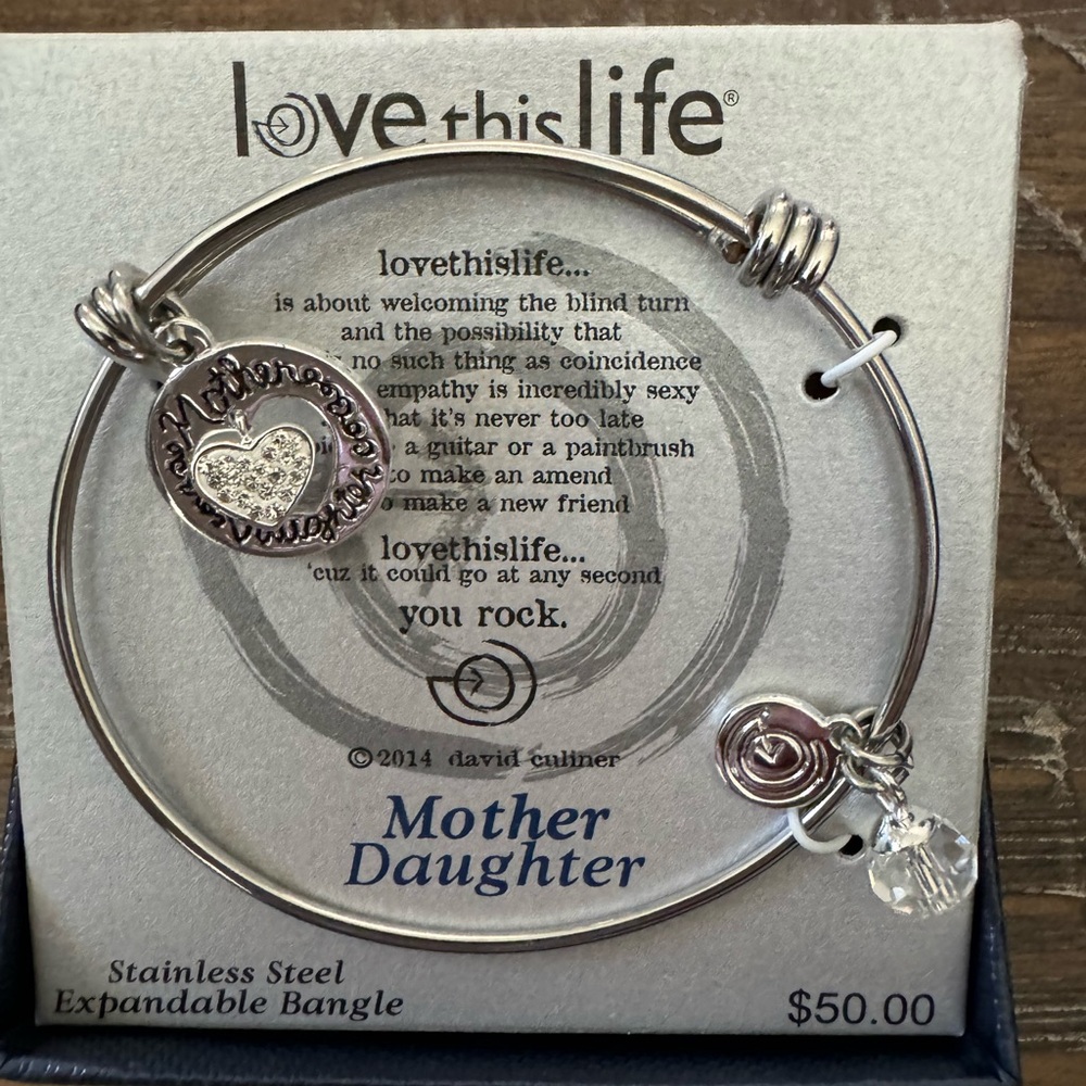 Expandable silver bangle Mother/daughter charm